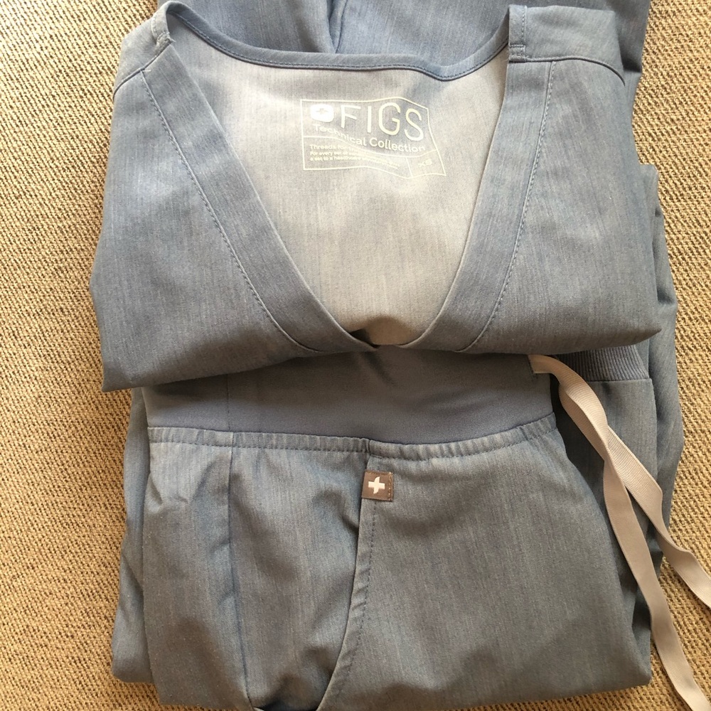 Figs Casma Scrub Top and Zamora Joggers - XS